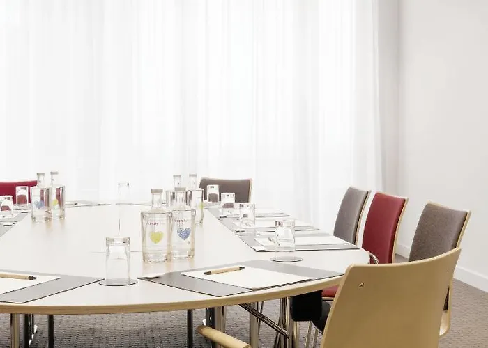 Отель Intercityhotel Frankfurt Hauptbahnhof Sued 4*